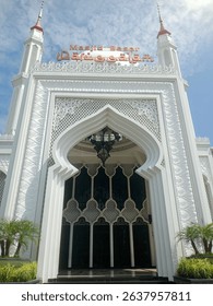 kudusindonesiaapril-192025masjid-besar-darussalam-grand-260nw-2637957811